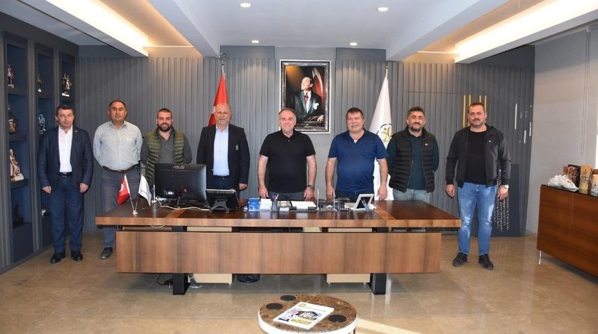 Meclis &uuml;yeleri Başkan &Ouml;ndeş&rsquo;e destek i&ccedil;in bir araya geldi