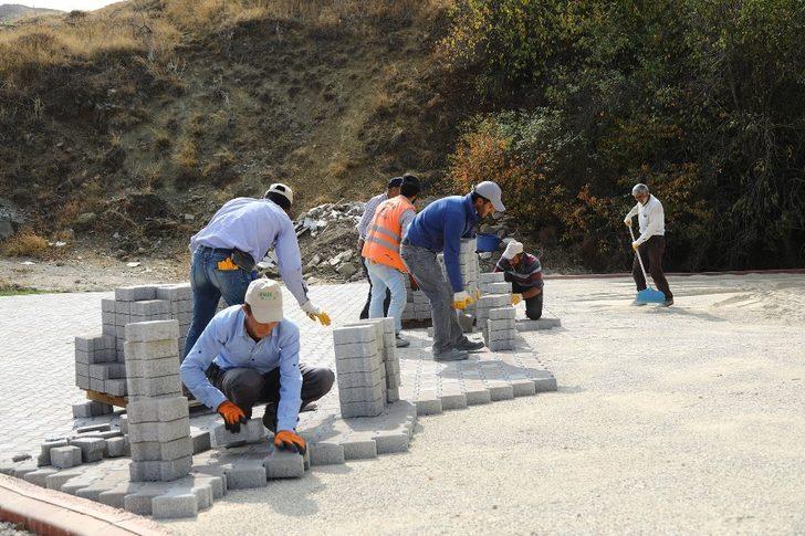 Yollar asfaltlandı, köyler kilit taşıyla örüldü G3