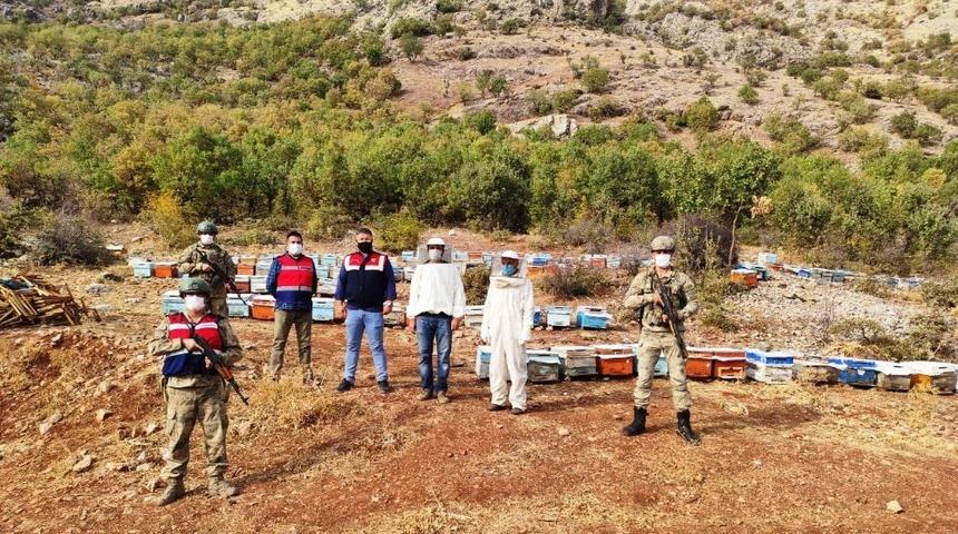 Çaldıkları arı kovanlarını başkasına satan 2 kişi gözaltına alındı