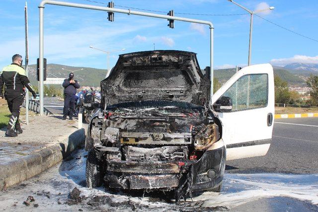 Menteşe’deki işyeri ve araç yangını itfaiye tarafından söndürüldü