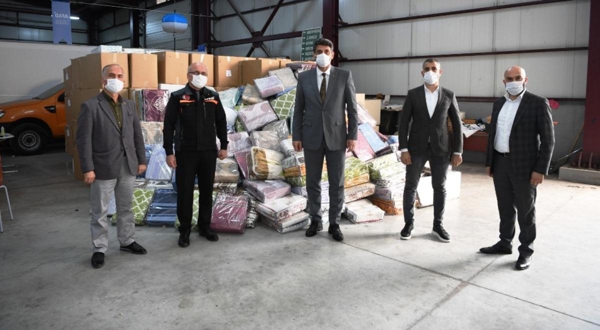 Kocaman, İzmir yardımlarını AFAD&rsquo;a teslim etti