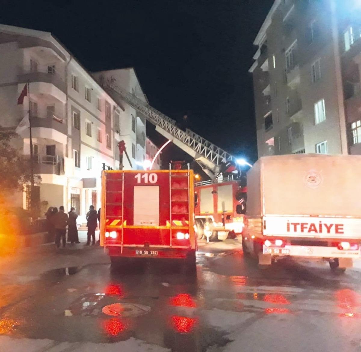 Apartmanın havalandırma b&ouml;l&uuml;m&uuml;nde &ccedil;ıkan yangın korkuttu