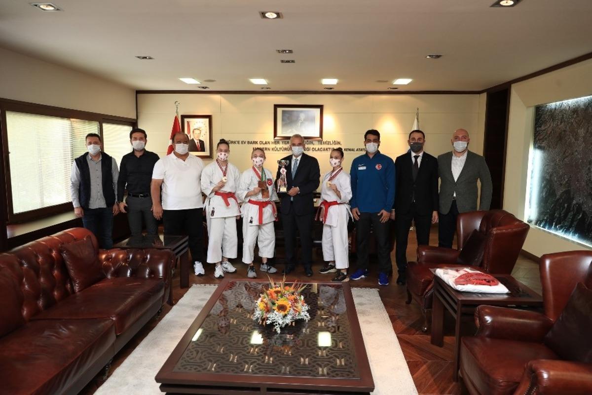 Karate şampiyonlarından Başkan Zolan&rsquo;a ziyaret