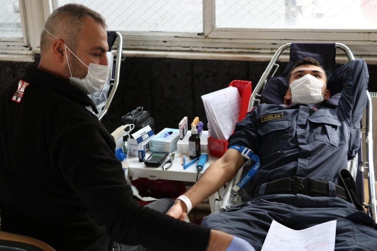 Denizli il Jandarma Komutanlığı kan bağışında bulundu