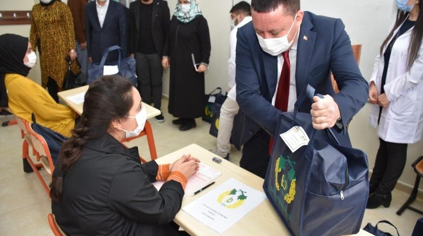 Başkan Beyoğlu&rsquo;ndan &uuml;niversiteye hazırlanan &ouml;ğrencilere jest