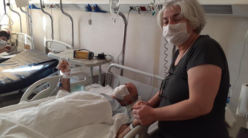 İzmir depreminde kaburgası kırılmasına rağmen torunu ile eşini kurtardı!