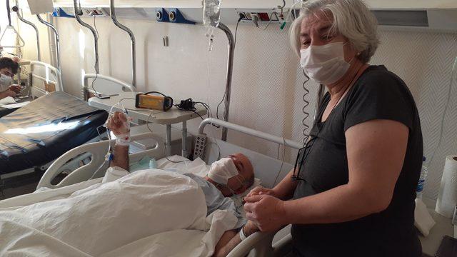 İzmir depreminde kaburgası kırılmasına rağmen torunu ile eşini kurtardı!