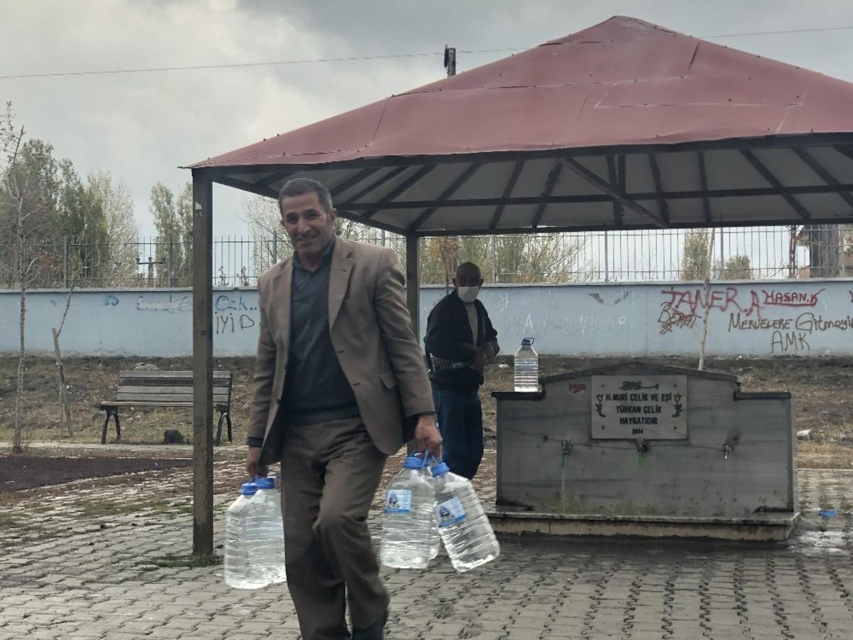 Kars&rsquo;ta mahalle &ccedil;eşmesi geleneği s&uuml;r&uuml;yor