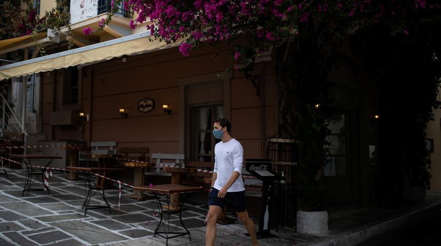 Yunanistan koronavir&uuml;s nedeniyle ikinci kez karantinaya gidiyor