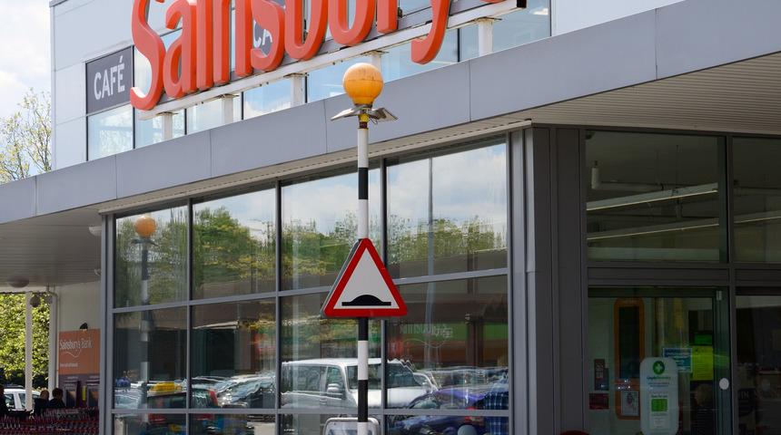  İngiliz perakende zinciri  Sainsbury’s 3 bin 500 kişiyi işten çıkarıyor