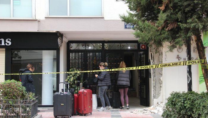 İzmir depremi sonrası lüks semtteki bina çatlaklar nedeniyle boşaltılıyor