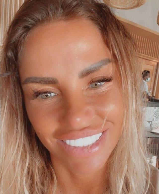 1_Fresh-faced-Katie-Price-posts-make-up-free-selfie-as-she-shows-off-her-glowing-tan-after-baby-making