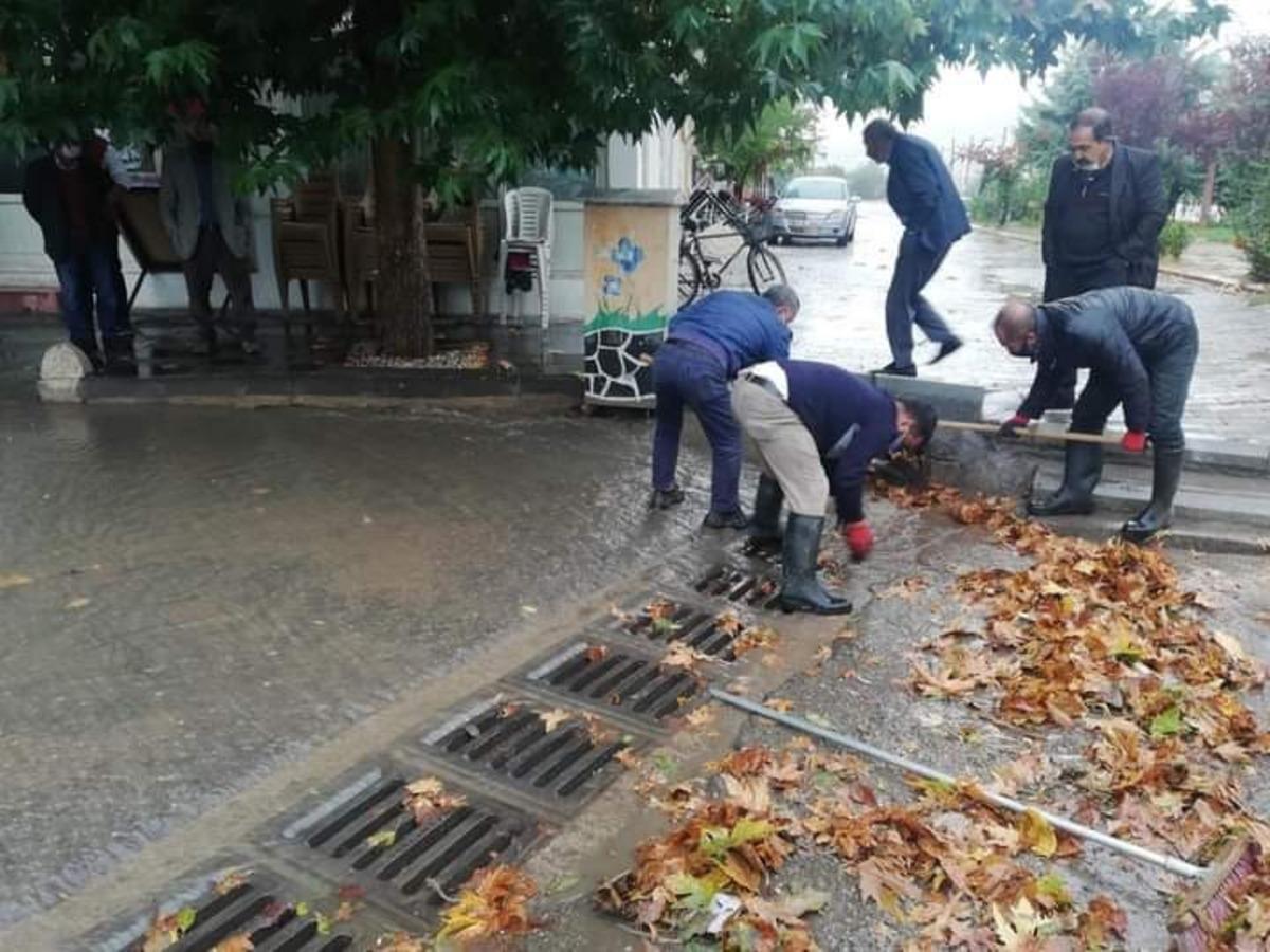 G&ouml;lbaşı Belediyesinden mazgal temizliği