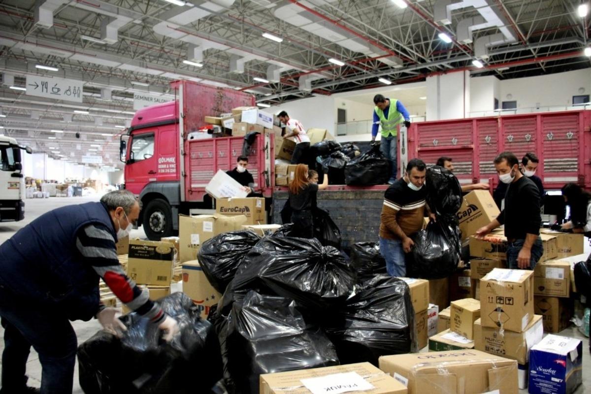 Nazilli&rsquo;den yola &ccedil;ıkan yardımlar İzmir&rsquo;e ulaştı