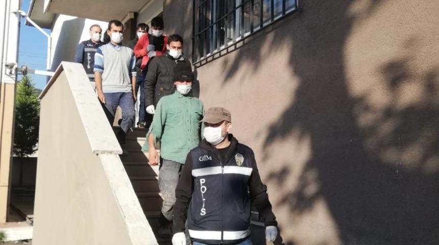 Kocaeli&rsquo;de Afganistan uyruklu 5 d&uuml;zensiz g&ouml;&ccedil;men yakalandı