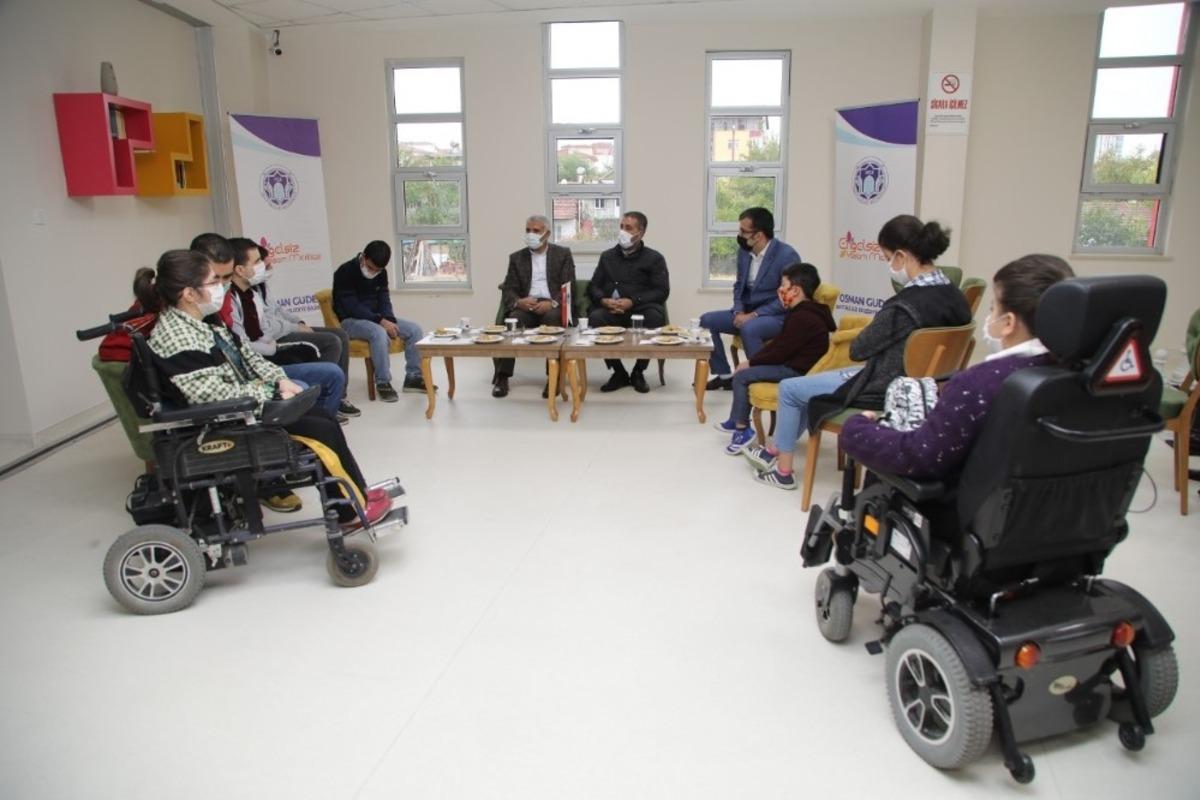 Başkan G&uuml;der engellilere olan &ccedil;ay ve kahve s&ouml;z&uuml;n&uuml; tuttu