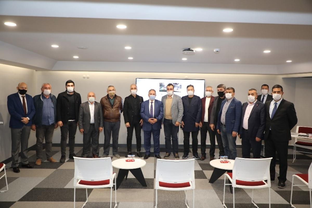 Meclis &uuml;yelerinden k&uuml;t&uuml;phaneye tam not