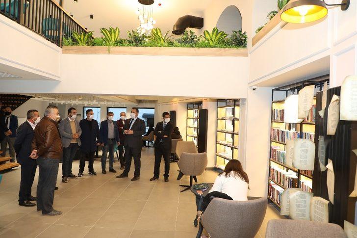 Meclis üyelerinden kütüphaneye tam not G4