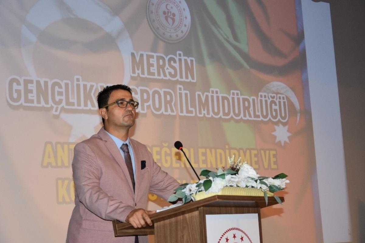 Demir, antren&ouml;rlerle bir araya geldi