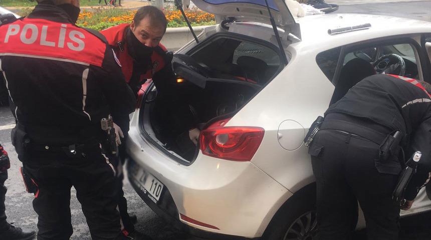 Polisin 'dur' ihtarına uymayan otomobilde bonzai ele ge&ccedil;irildi