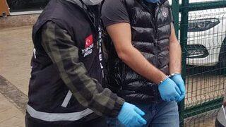 Telefon dolandırıcısı, parayı çekmek için geldiği bankada yakalandı