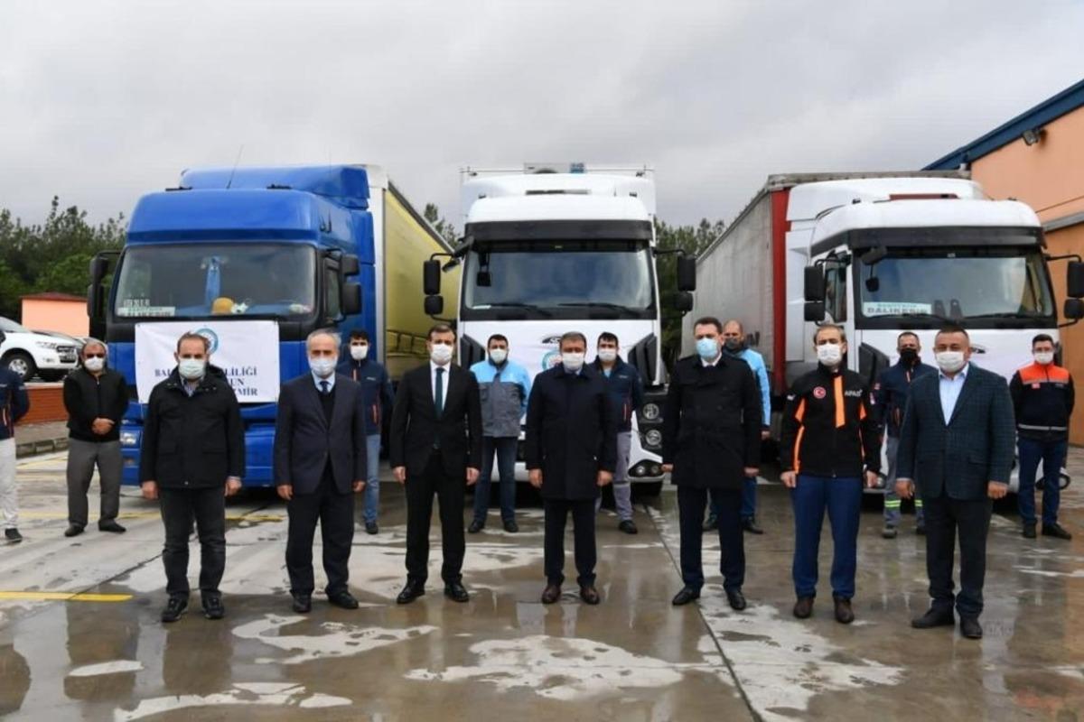 Balıkesir&rsquo;den İzmir&rsquo;e 3 tır yardım kolisi g&ouml;nderildi