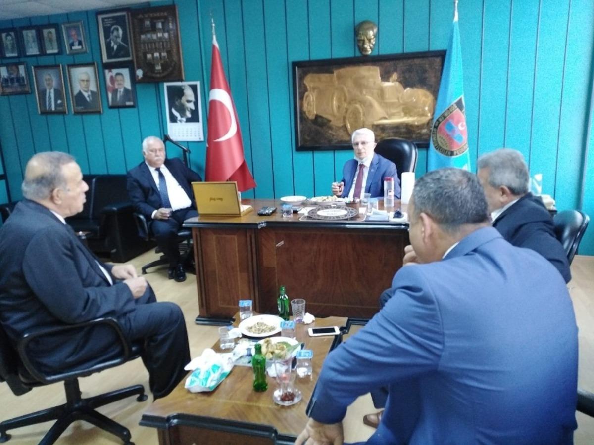 TŞOF Başkanı Apaydın, Aydın&rsquo;da ayın şof&ouml;r&uuml;n&uuml; &ouml;d&uuml;llendirdi