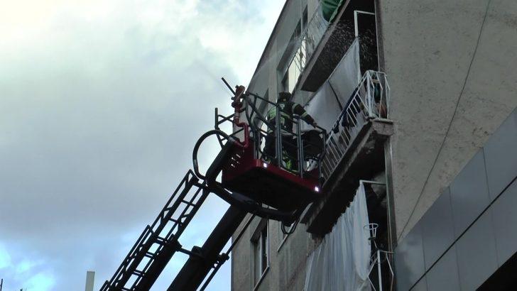 Soba kovasından çıkan yangında aileyi komşuları kurtardı G3