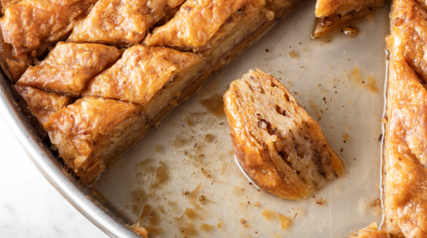 Meğer hepimiz yanlış yiyormuşuz! Baklavayı ters çevirerek...