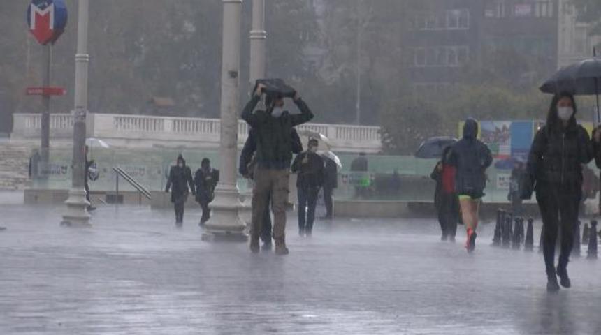 İstanbullular yağmura hazırlıksız yakalandı