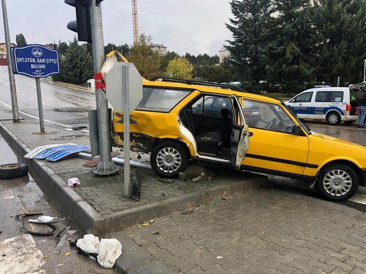 Elazığ’da trafik kazası: 1 yaralı G4