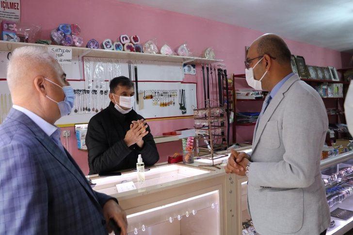 Kaymakam Aydın kapı kapı dolaşıp depremzedeler için yardım topladı G1