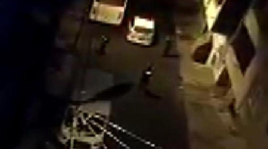 Yer: İstanbul! Polisin uyarısına b&ouml;yle karşılık verdi: Vurmazsan adam değilsin