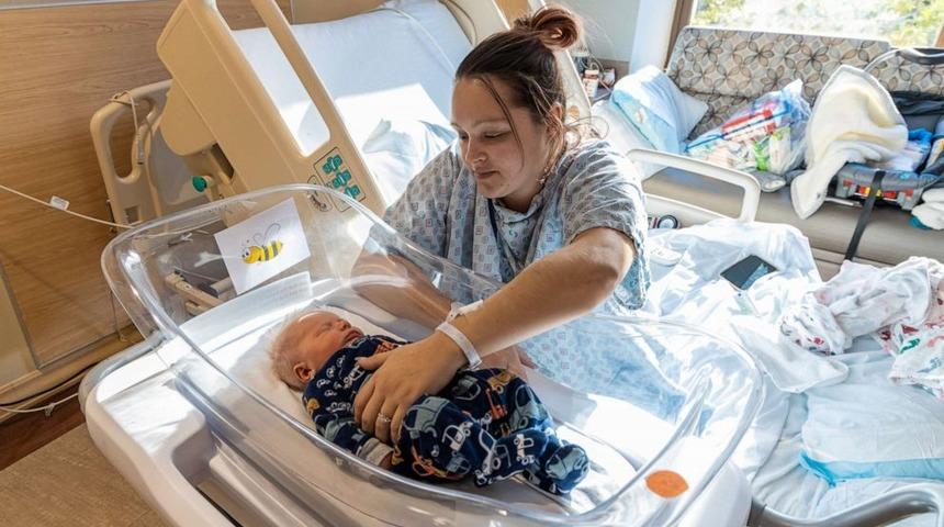 ABD'de doğum yapan kadın oyunu hastaneden kullandı