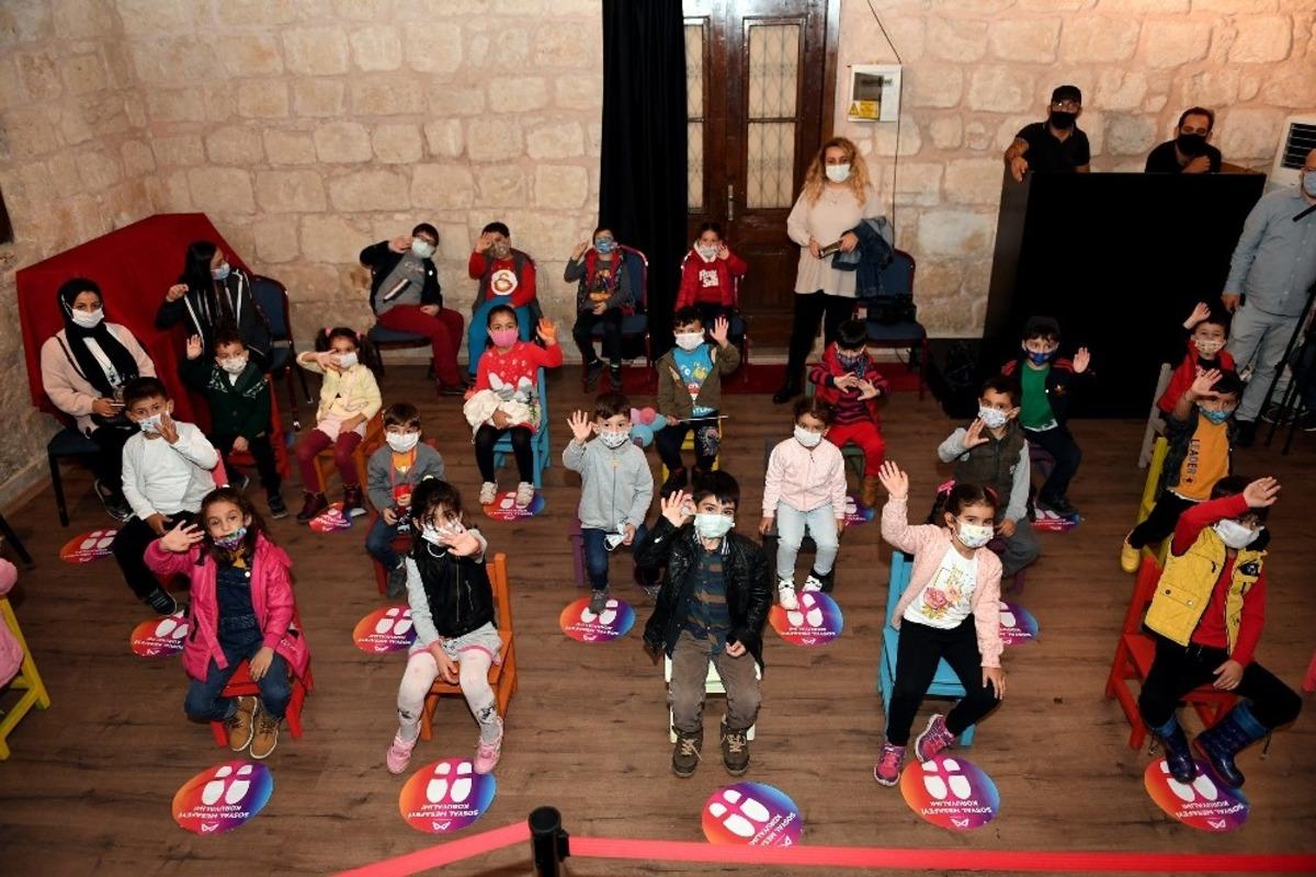 Yeni sezonun ilk &ccedil;ocuk oyunu: &lsquo;K&uuml;&ccedil;&uuml;k Kara Balık&rsquo;