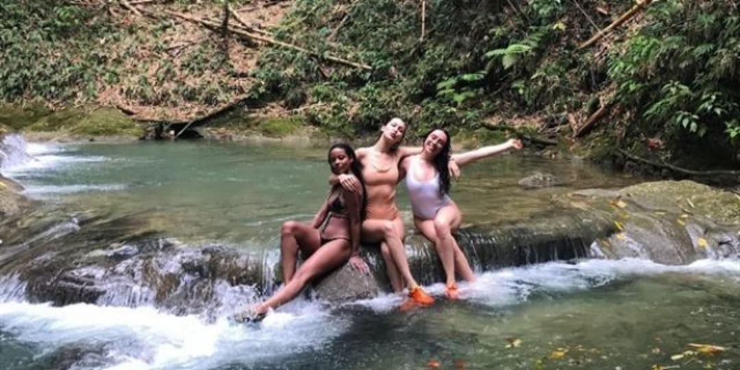 Bella Hadid ve Emily Ratajkowski'den iddialı pozlar