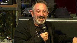 Cem Yılmaz'dan takipçisine şok cevap! 'Sizi çıplak düşününce...' 