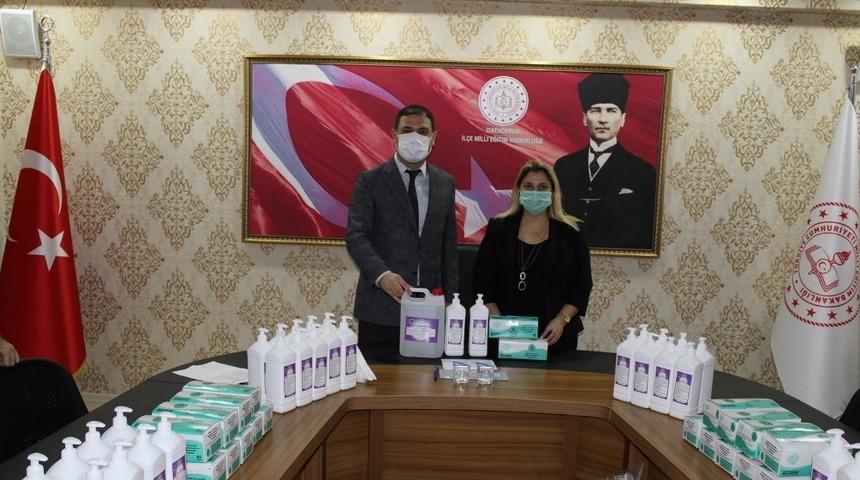İskenderun&rsquo;da okullara hijyen malzemeleri dağıtıldı
