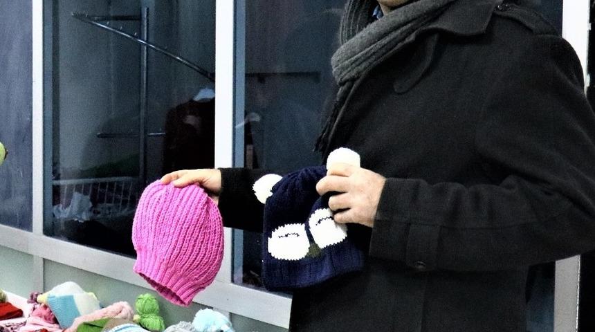 L&ouml;semili &ccedil;ocuklar i&ccedil;in başlatılan &rsquo;atkı, bere&rsquo; kampanyasına eğitim sendikasından destek