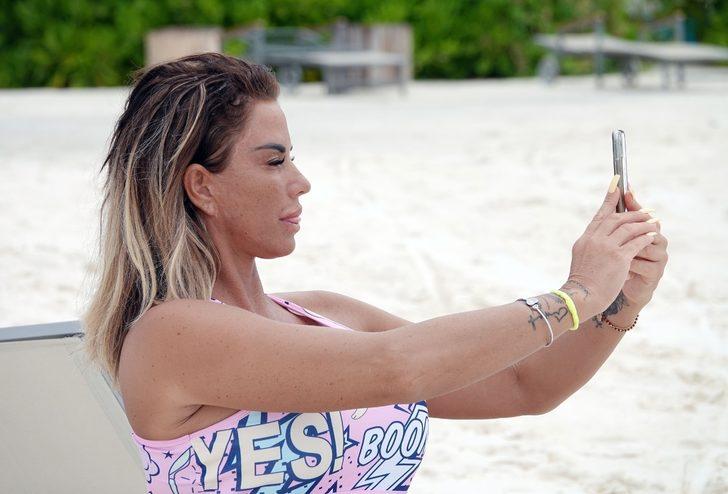 Katie Price tatilde aşka geldi  G2