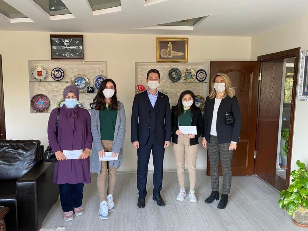 Dereceye giren &ouml;ğrenciler &ouml;d&uuml;llendirildi