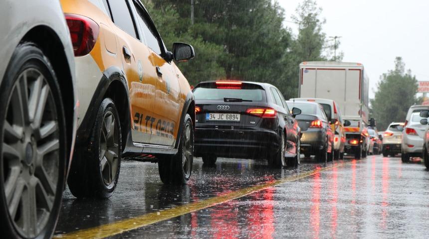 Aracına 50 liralık antifriz eklemeyen sürücüleri 8 bin liralık masraf bekliyor