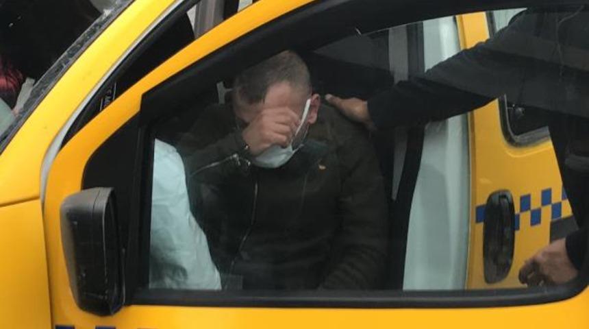 Taksim'de ilginç kaza! Taksi sürücüsü ve yolcular paniğe kapıldı