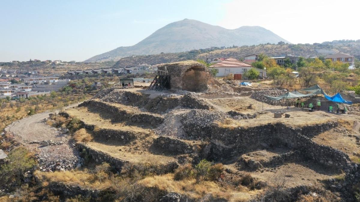 B&uuml;y&uuml;kşehir, Sel&ccedil;uklu mirası Kızıl K&ouml;şk&rsquo;&uuml; restorasyona hazır hale getirdi