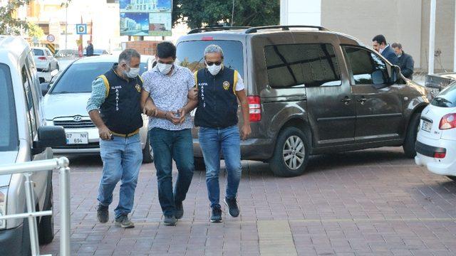 Alanya’da işyerine kurşun yağdıran şüpheli yakalandı