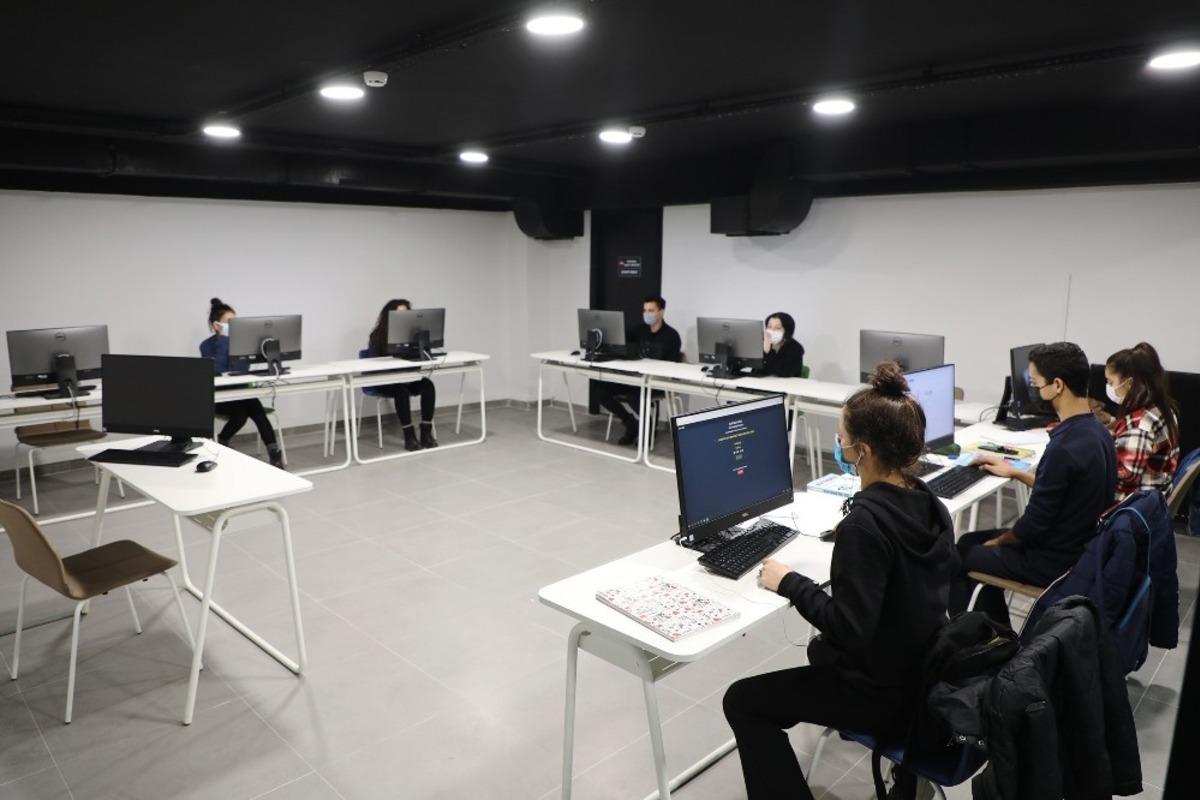 7/24 K&uuml;t&uuml;phane&rsquo;ye ilgi b&uuml;y&uuml;k