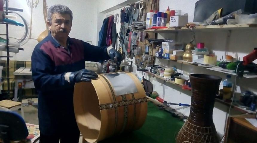 Davulcu Baba! 30 yıldır manda ve keçi derisinden davul yapıyor