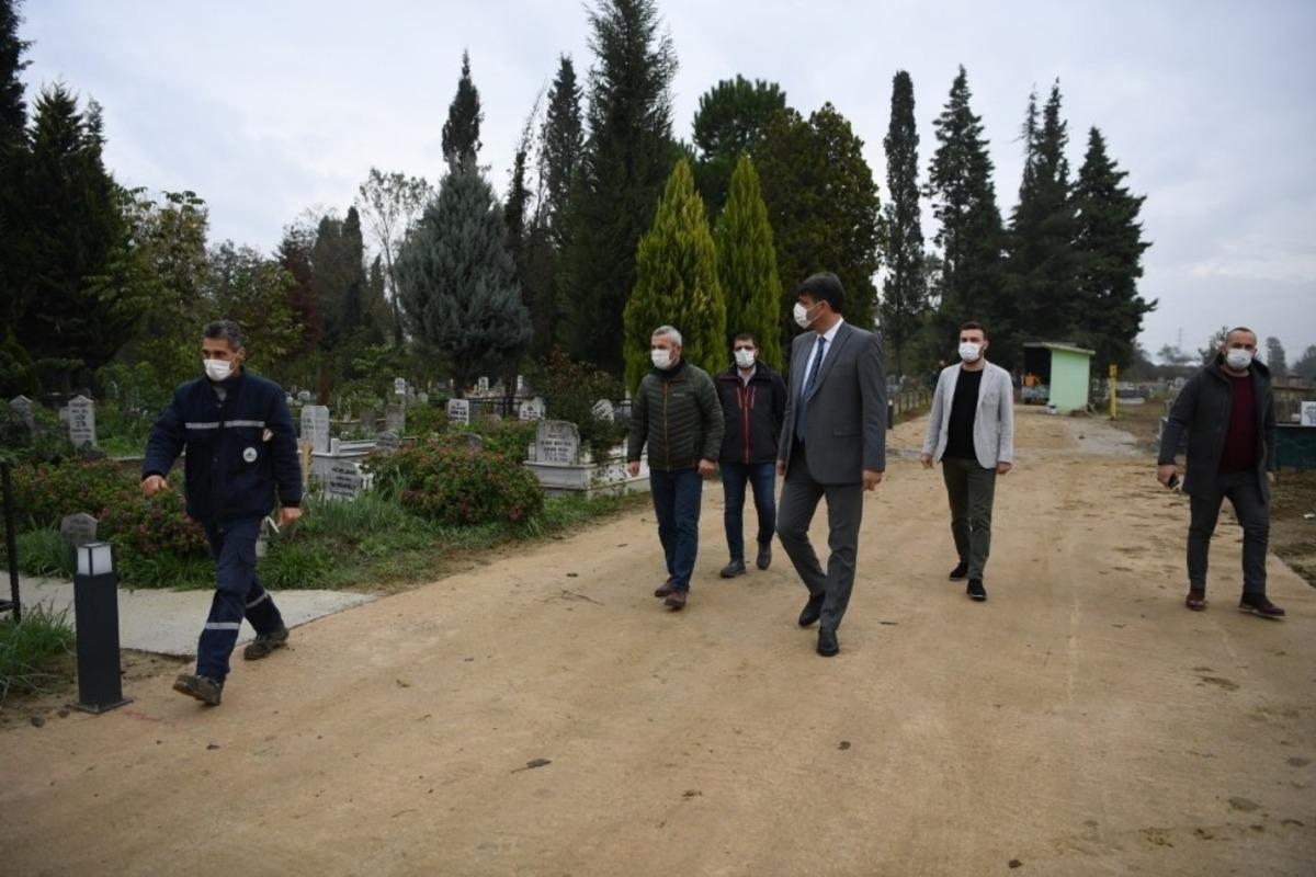 Kocaman, Uzunbey Mezarlığını ziyaret etti