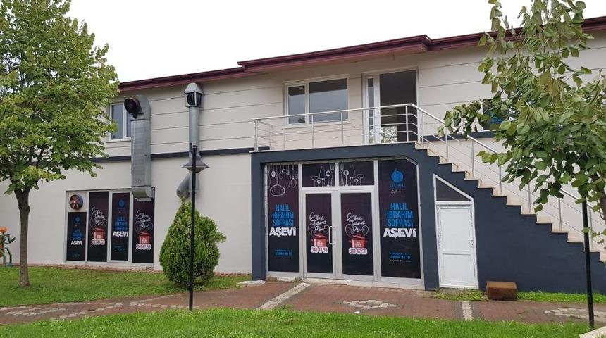 Başiskele’de kimsesizlere sıcak yemek hizmeti