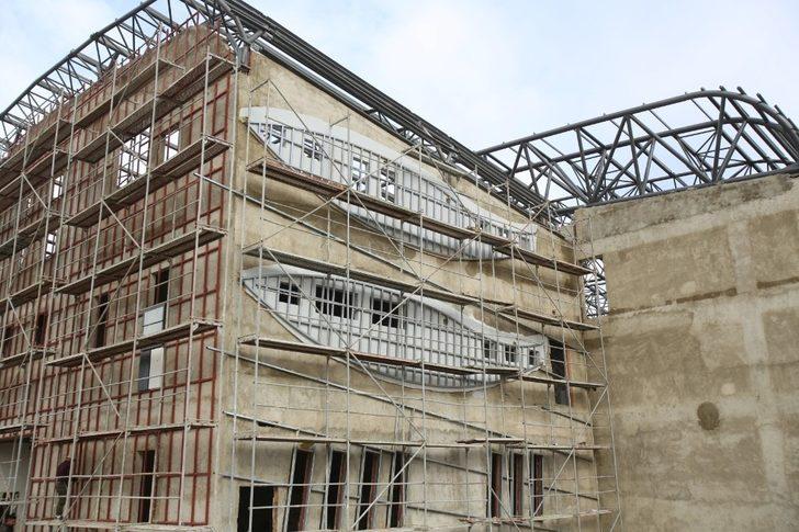 Gebze’deki yüzme havuzunun çatı imalatı sürüyor G3